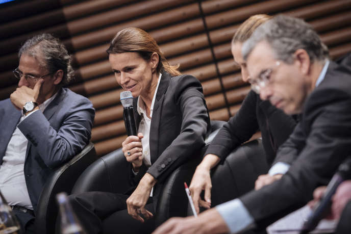 Pierre-Henri Tavoillot, Aurélie Fillipetti, Cynthia Fleury et Dominique Reynié lors de la conférence « La démocratie a-t-elle encore un avenir ? », animée par Florent Georgesco dans le cadre du « Monde Festival » à l'Opéra Bastille, à Paris, le 6 octobre.