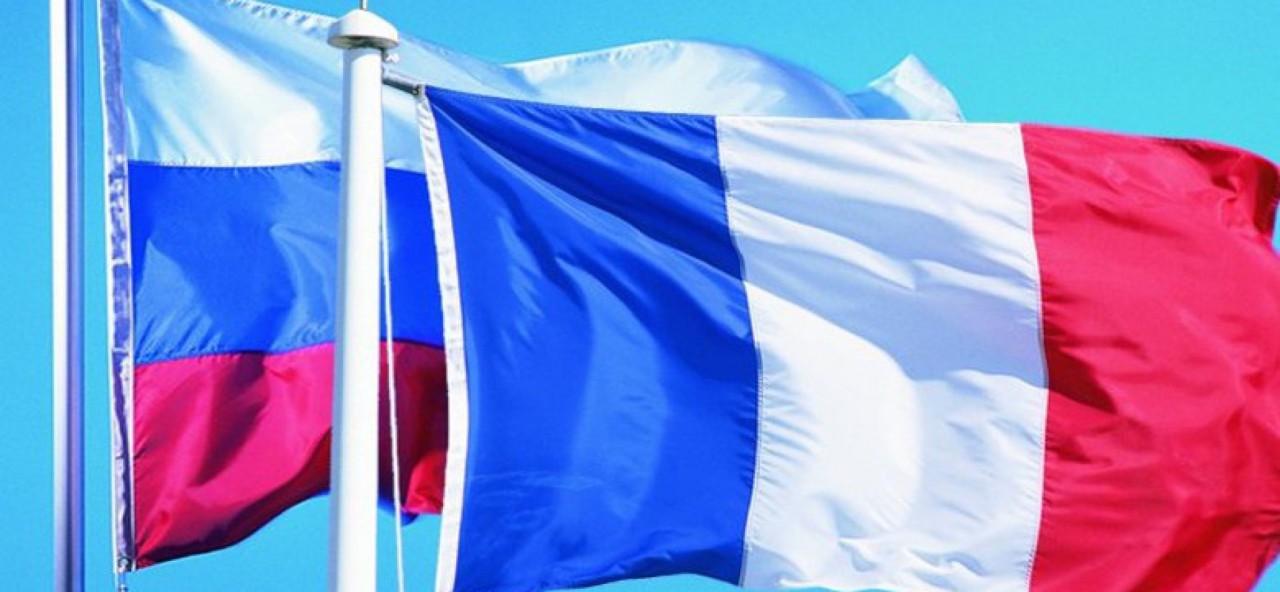 20151122-drapeaux-russe-français-1728x800_c
